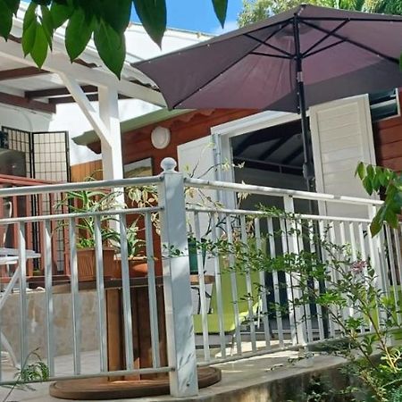 Gite Mamour - Charmant Petit Bungalow A Decouvrir Baillif Εξωτερικό φωτογραφία